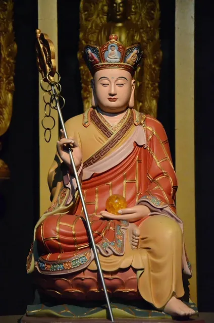 Dogū Statues from Ancient Japan-Dogū figurine snow goggle-eyed type