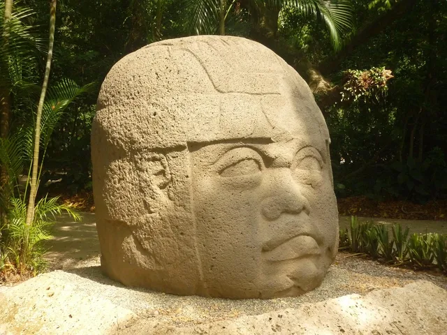 Olmec_mask_ with_asian_ features