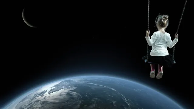 The Moon doesn't exist